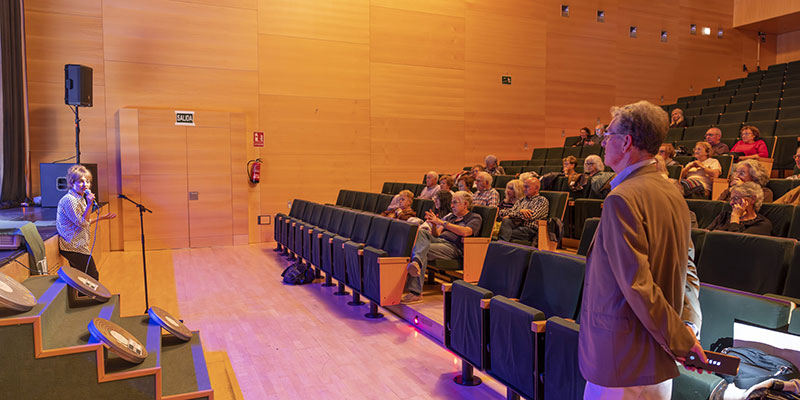 ‘La guerra de Charlie Wilson’ abrió el programa cinecrítico del Aula UNED de Torrevieja