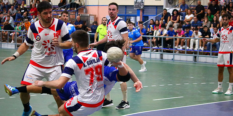 va3385-Trino-se-cuela-entre-la-defensa-abaranera El Mare Nostrum gana en Abarán y consigue sus dos primeros puntos