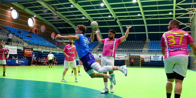 va3389-Naim-consigue-penetrar-entre-la-zaga-castellanomanchega Dos partidos sin recompensa para el Mare Nostrum