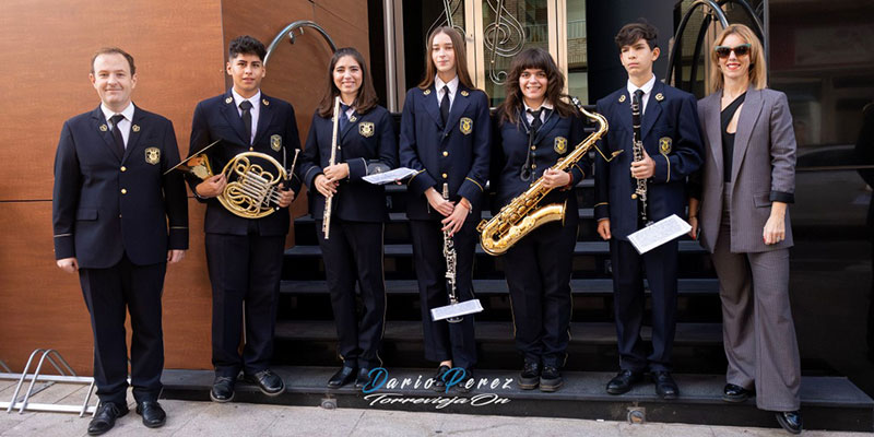 va3390-umt La UMT llenó las calles de música para recoger a sus nuevos componentes