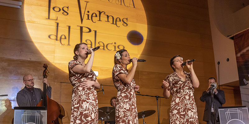 va3390-viernes-palacio ‘Domisol Sister Band’ rememoró la era dorada del swing