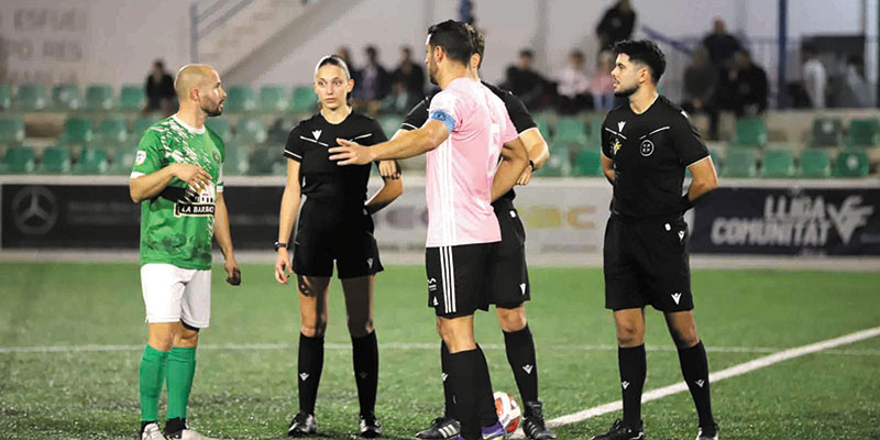 VA3392-FUTBOL Una mitad para cada equipo