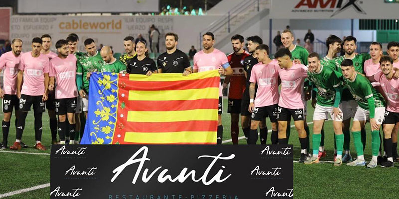 va3393-futbol El SC Torrevieja CF se impone al Xàtiva en partido aplazado