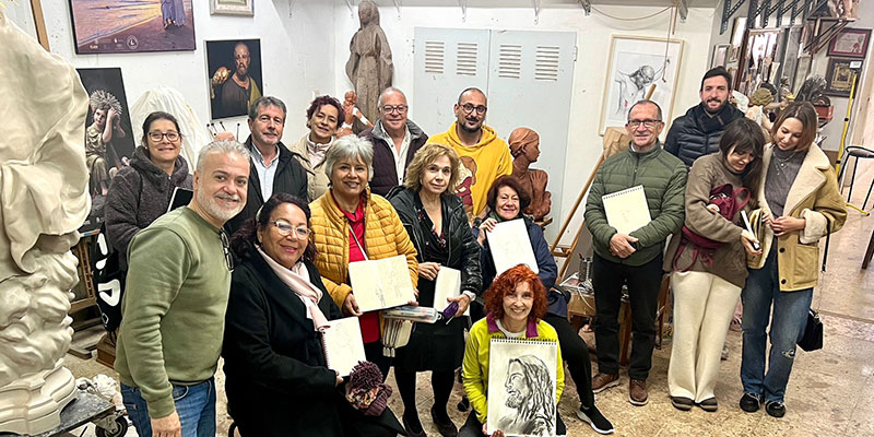 va3394-DIBUNOMADAS-(1) Los ‘DibuNómadas’ visitaron el taller del artista local Víctor García