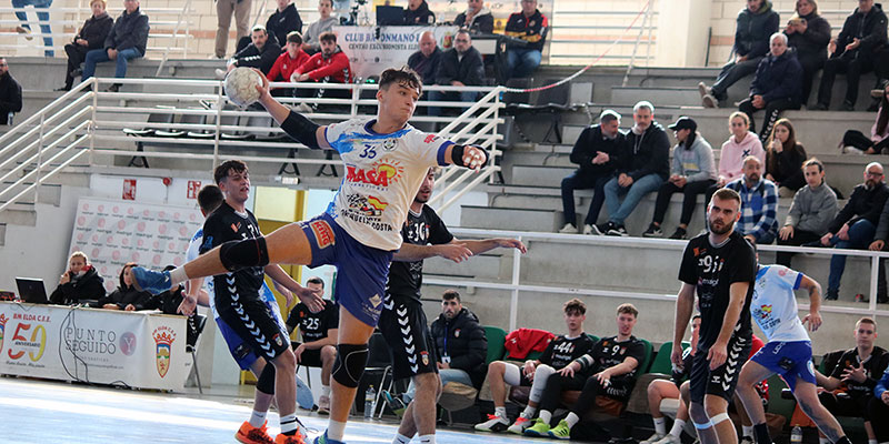 va3394-Trino-lanza-a-porteria El Mare Nostrum suma su décima derrota tras perder en Elda