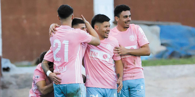 va3394-futbol Victoria torrevejense en Carcaixent con 10 jugadores