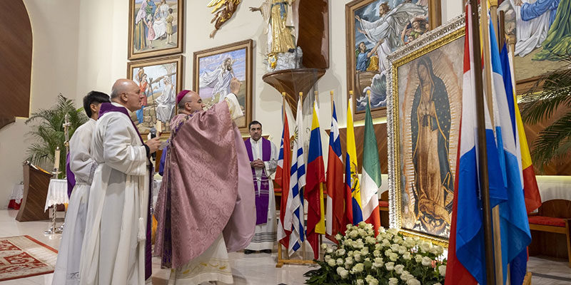 va3394-guadalupe El obispo bendijo la tilma de la Virgen de Guadalupe en el Sagrado Corazón