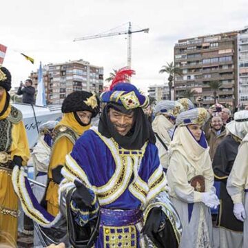 va3395-reyes Los Reyes Magos fueron aclamados en las calles