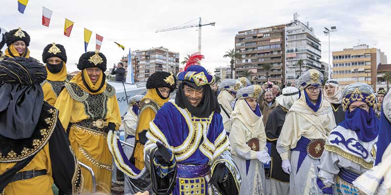 va3395-reyes Los Reyes Magos fueron aclamados en las calles