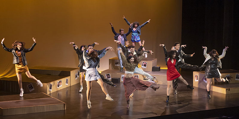 va3398-quelis1 Brillante puesta en escena de ‘Quelis, el musical’