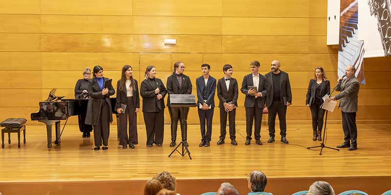va3399-casanovas2 El Coro Maestro Casanovas tiende puentes con México en un concierto lleno de emoción