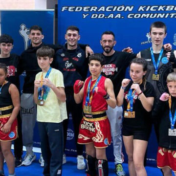 Doce metales para el Club Kick Boxing Torrevieja