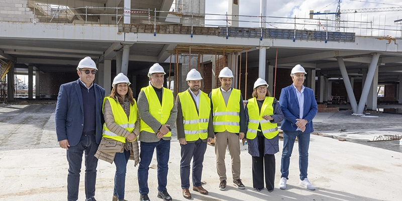 va3400-visita-muelle-minguez El alcalde de Torrevieja, Eduardo Dolón, junto al Director General de Costas, Marc García, y la delegada del Consell en Alicante, Agustina Esteve, visitan las obras del puerto tras la reunión de la Mesa Portuaria