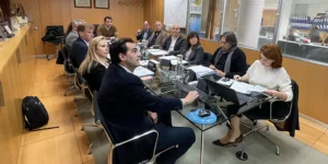 Integrantes del Consejo de Administración de AGAMED analizando los resultados y estrategias del Fondo Social y el proyecto de digitalización del ciclo del agua, en la reunión del 10 de marzo de 2025