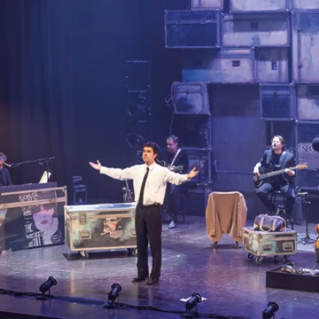 va3405-LOS SECRETOS El musical de Los Secretos “A tu lado” y la comedia “Las que gritan” llenaron el Teatro