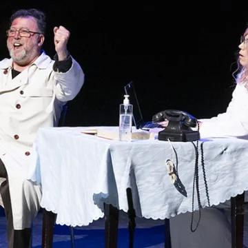 va3405-thalia Grandes dosis de humor de Thalía Teatro con “Dos sillas y una mesa”