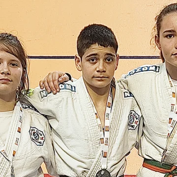va3406-INFANTILES NOZOMI Dos platas y un bronce para el Judo Nozomi en Valencia