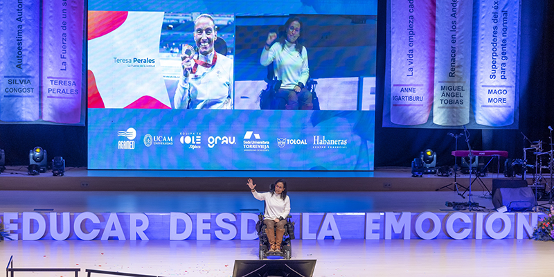 Público asistiendo al Congreso Reinventar la Educación 2025 en el Auditorio Internacional de Torrevieja