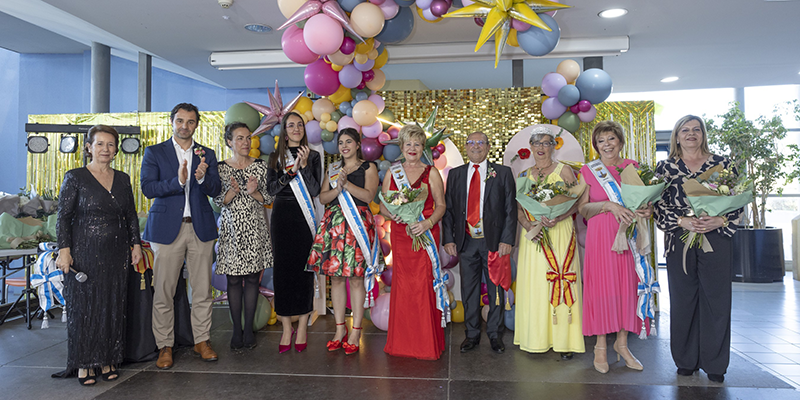3407-coronacion2 alt="Coronación de la Reina, Damas y Míster del Centro Municipal de Ocio junto a autoridades y representantes de las Casas de la Tercera Edad de Torrevieja"