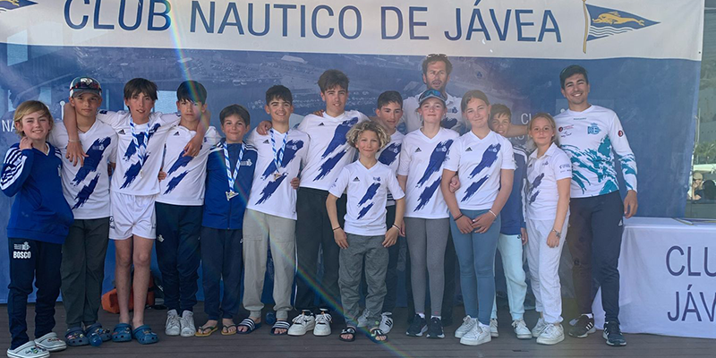VA3408-1 IZAN ROGEL Equipo del Real Club Náutico de Torrevieja tras su participación en la Copa Autonómica Optimist en Jávea