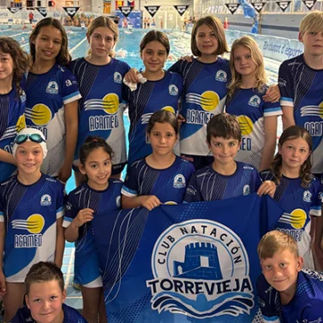 Nadadores del Club Natación Torrevieja en el III Trofeo Ciudad de Elche, tras una destacada participación