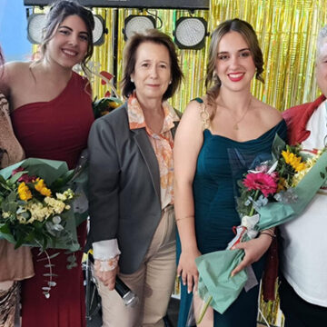 va3411-semana-mayor Reinas y damas de los centros de mayores junto a organizadores y premiados tras el desfile de moda de la Semana del Mayor