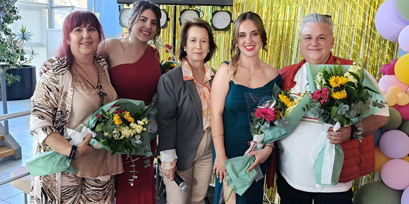 va3411-semana-mayor Reinas y damas de los centros de mayores junto a organizadores y premiados tras el desfile de moda de la Semana del Mayor
