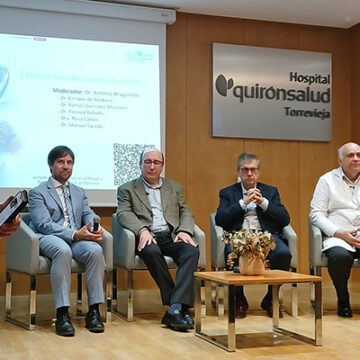 alt="Expertos de diferentes especialidades participan en la jornada científica sobre el cáncer de páncreas organizada por el Hospital Quirónsalud Torrevieja, con presencia de profesionales de centros de referencia de la Comunidad Valenciana."