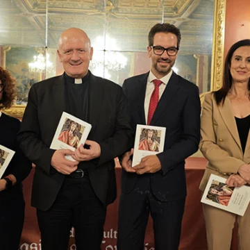 El Rvdo. Aurelio Ferrándiz ofreció la conferencia sobre la encíclica del Papa Francisco “Dilexit nos”