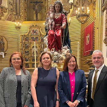 El obispo de la Diócesis bendijo la imagen de la Virgen del Rosario de Víctor García para el Colegio Santo Domingo de Orihuela