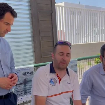 EL SUBMARINO S-61 DELFÍN PUSO A TORREVIEJA EN EL AIRE A “LOS BUQUES MUSEO”