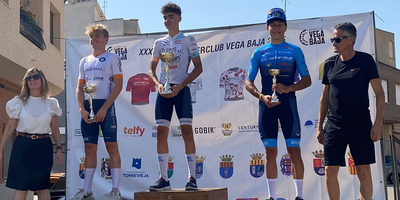va3419-ciclismo Triunfo de Alejandro Guijarro en Almoradí