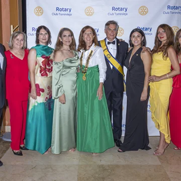 Maribel Robles toma el relevo de Cristina Roca en la presidencia del Rotary Club