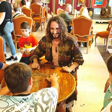 Mágico espectáculo del ilusionista torrevejense “El Brujo”