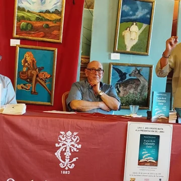 El uruguayo Manuel Pérez García presentó dos libros en el Casino