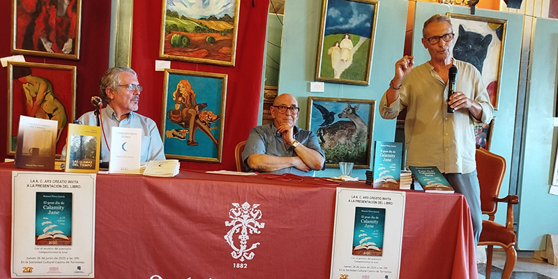 va3420-LIBRO El uruguayo Manuel Pérez García presentó dos libros en el Casino