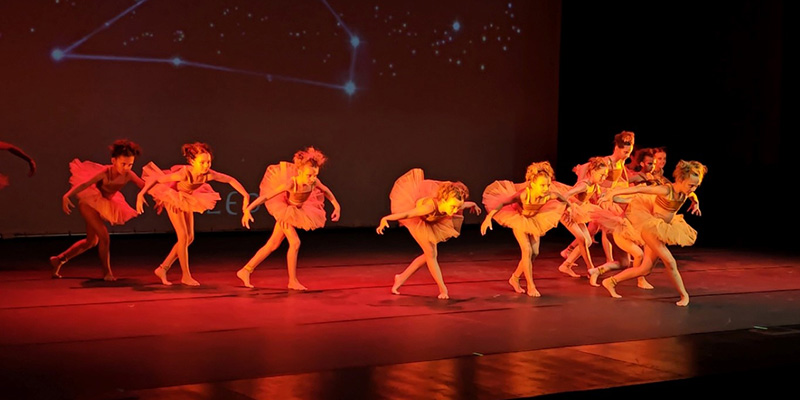 va3420-MERY DANCE 2 Mery Dance Academy deslumbró con “Al romperse las estrellas”