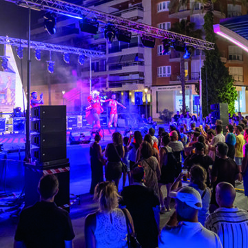 Miles de personas vibraron con la gran fiesta del Orgullo en La Mata y en Torrevieja