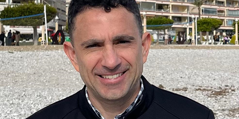va3422-tenis Fernando Sánchez sucede a Igor Vinokurov en la presidencia del Club de Tenis