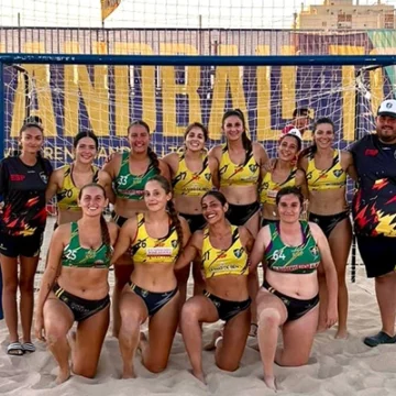 El Rayito Salinero recarga pilas para el Campeonato de España de Balonmano Playa en Laredo