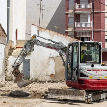Derribo de un inmueble en ruina en la calle Maldonado donde se proyecta una zona verde