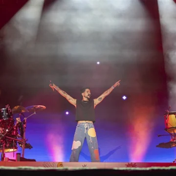 Camilo ilumina el cierre del Festival Brilla Torrevieja con un concierto inolvidable