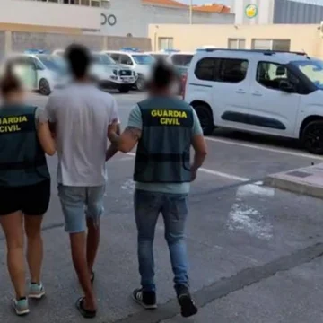 Detenido en Torrevieja un joven acusado de apuñalar a una persona para robarle