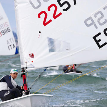 Adriana Castro, del RCNT, entra en el Top 10 en el Mundial Sub-21 de ILCA 6W en Irlanda