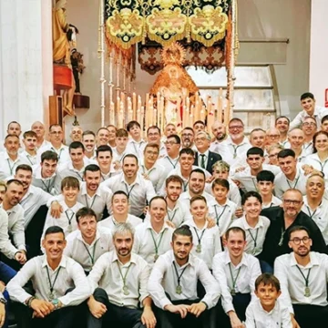 La Virgen de la Esperanza congregó a una gran cantidad de personas en su besamanos de acción de gracias