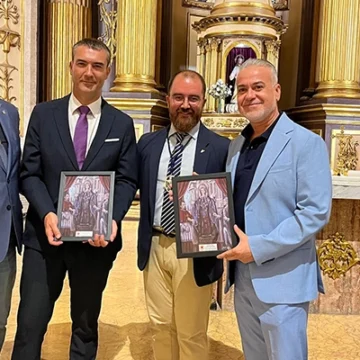 Víctor García, autor de la portada de la revista «Mater Dolorosa» de Murcia