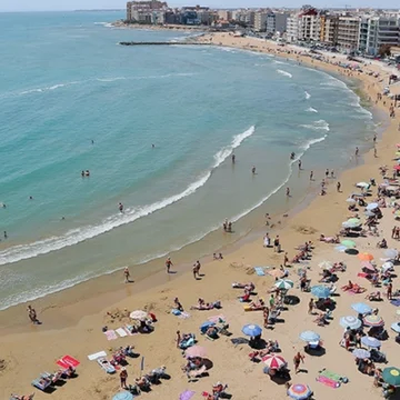 El turismo internacional deja cifras récord en la Comunitat Valenciana en el mes de agosto, con 2.251 millones de euros en gasto y 1,54 millones de turistas