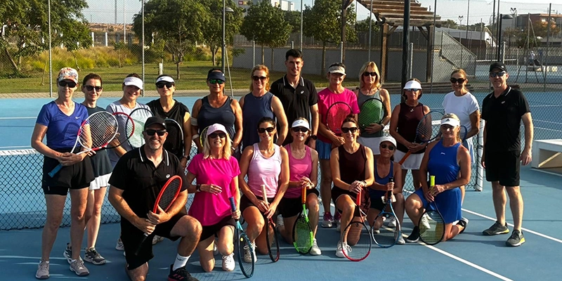 va3433-turismo deportivo Un club de tenis irlandés entrena en la Ciudad Deportiva