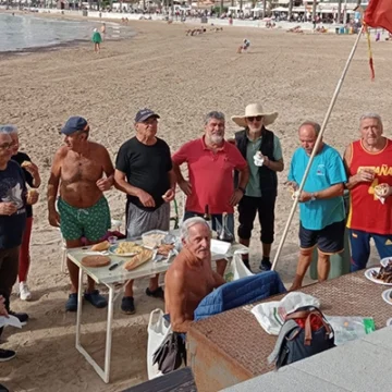 Más de 25 años de petanca El Porrón en la playa del Cura