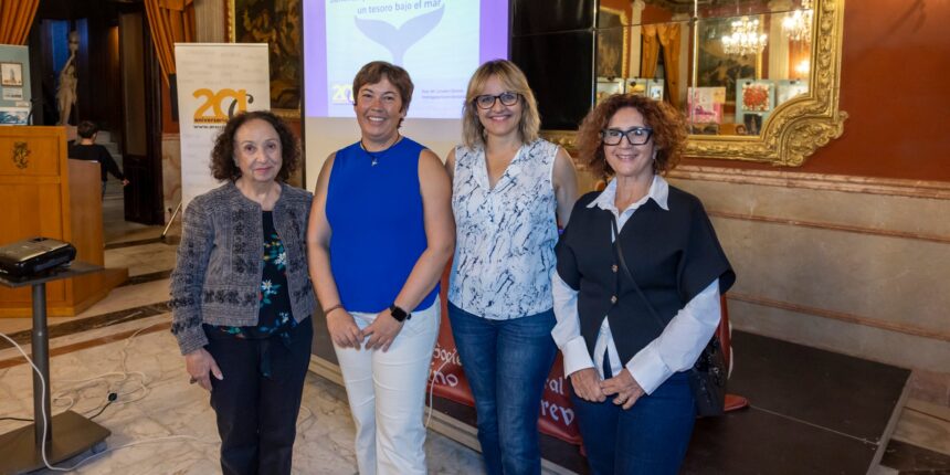 Rosa Canales abrió el ciclo de la XVII Semana de la Ciencia con una conferencia sobre cetáceos